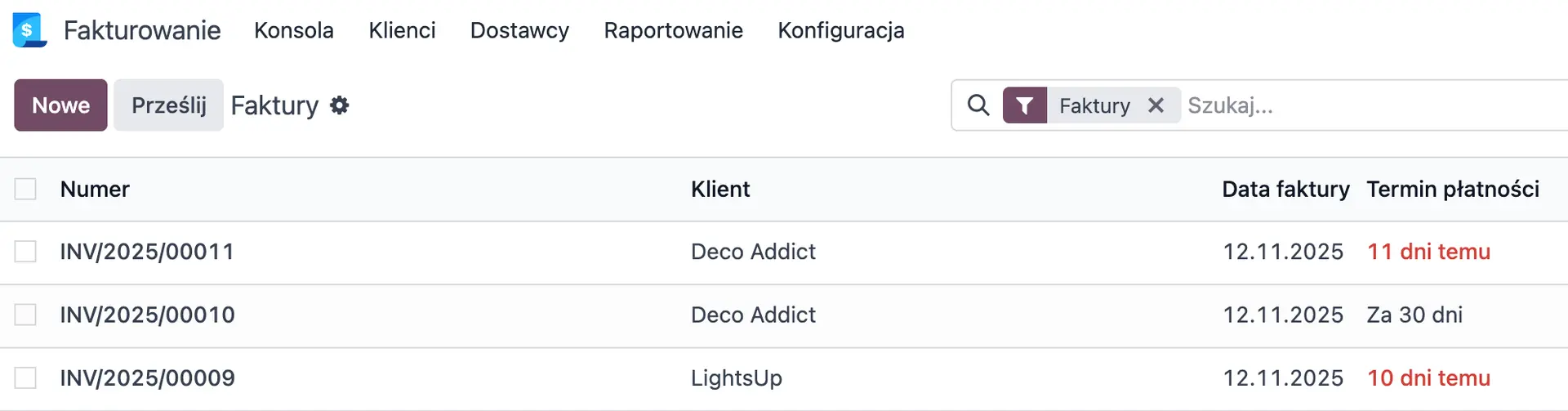 Podgląd faktur wraz z terminami płatności w Odoo.